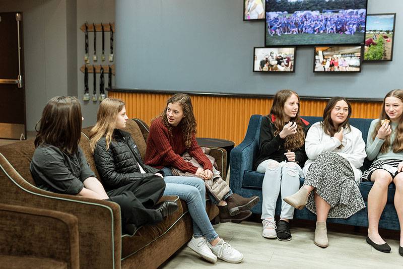 teenagers-sitting-talking